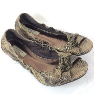 Simply Vera 8 Lavender snake peep toe shoes